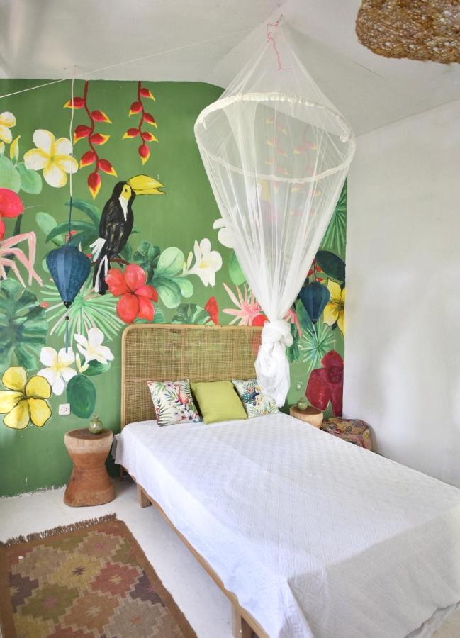 Lambo Homestay Waikabubak Exterior photo